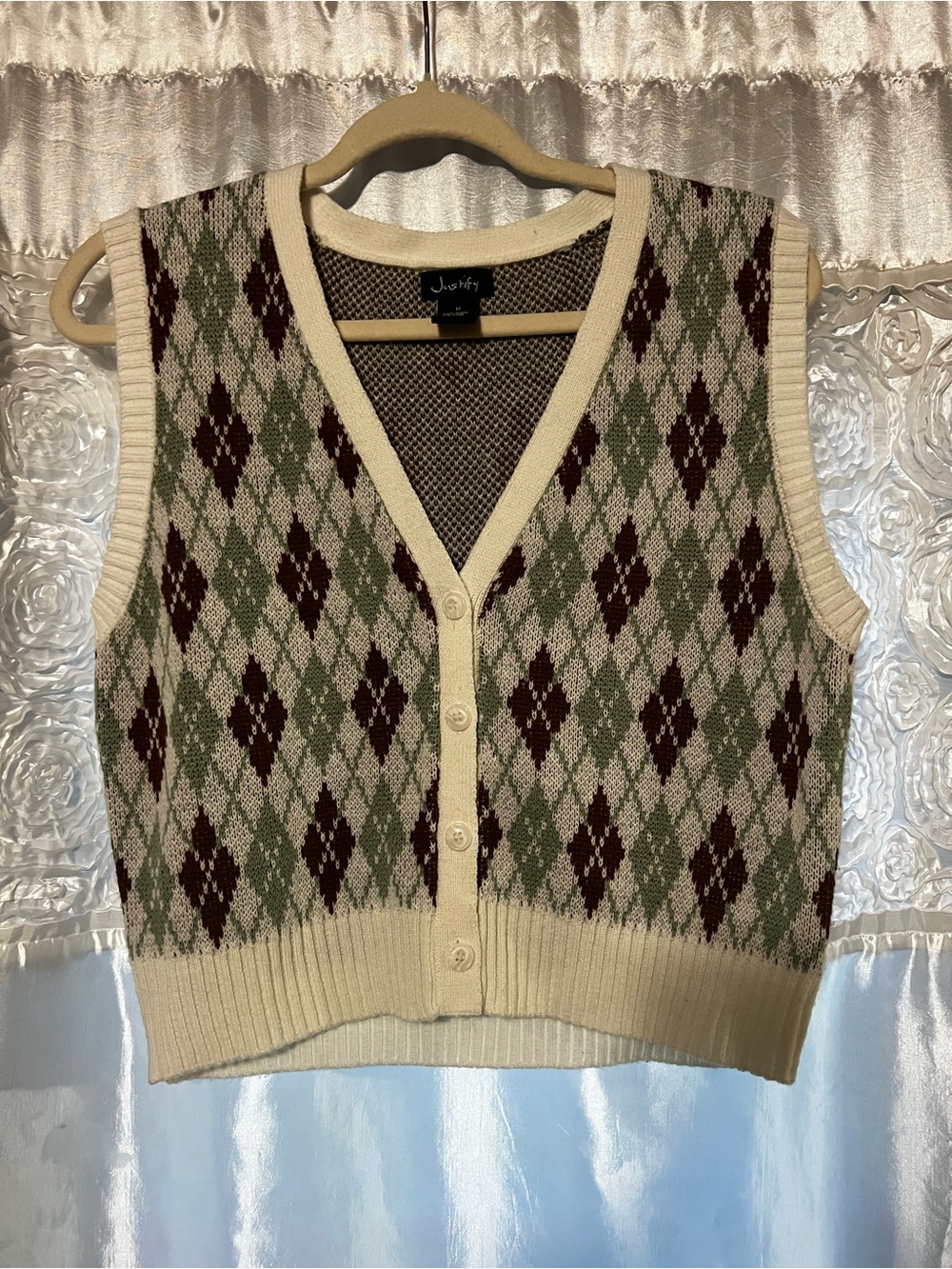 Justify Cream Argyle Button-Front Sweater Vest in Green & Brown